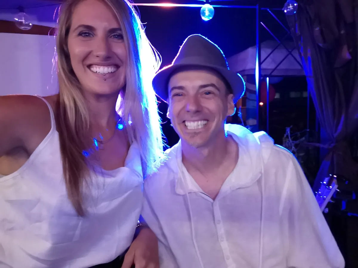 Vanessa et son partenaire de scène après une prestation